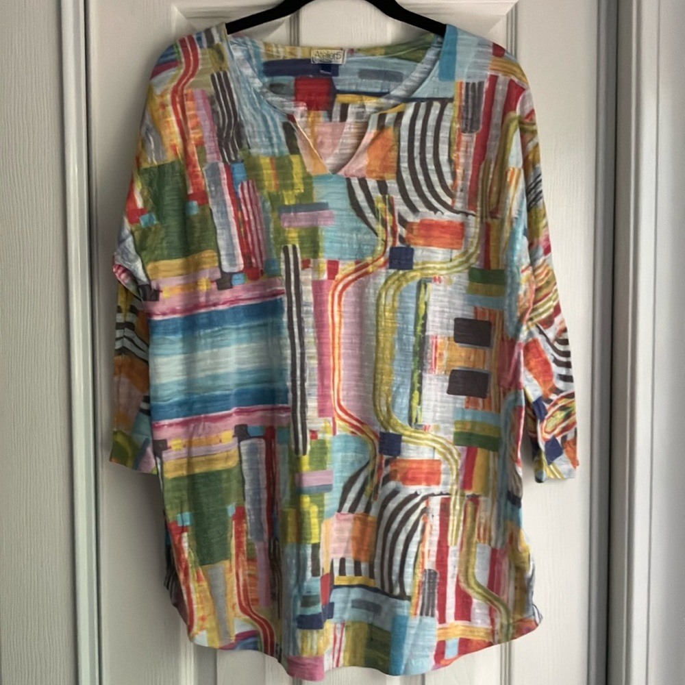 Woman’s Atelier 5 top tunic geometric print 3/4 sleeves V neck used XL